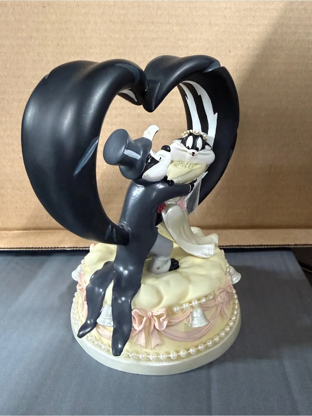 VTG 2000 Looney Tunes Pepe Le Pew Wedding Cake Topper LE 1552/2500 COA